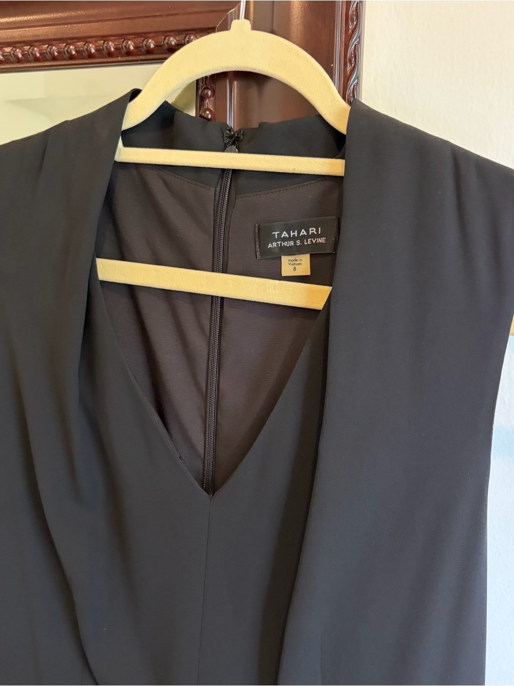 Vintage Tahari Arthur S. Levine Black V-Neck Sleeveless jumpsuit